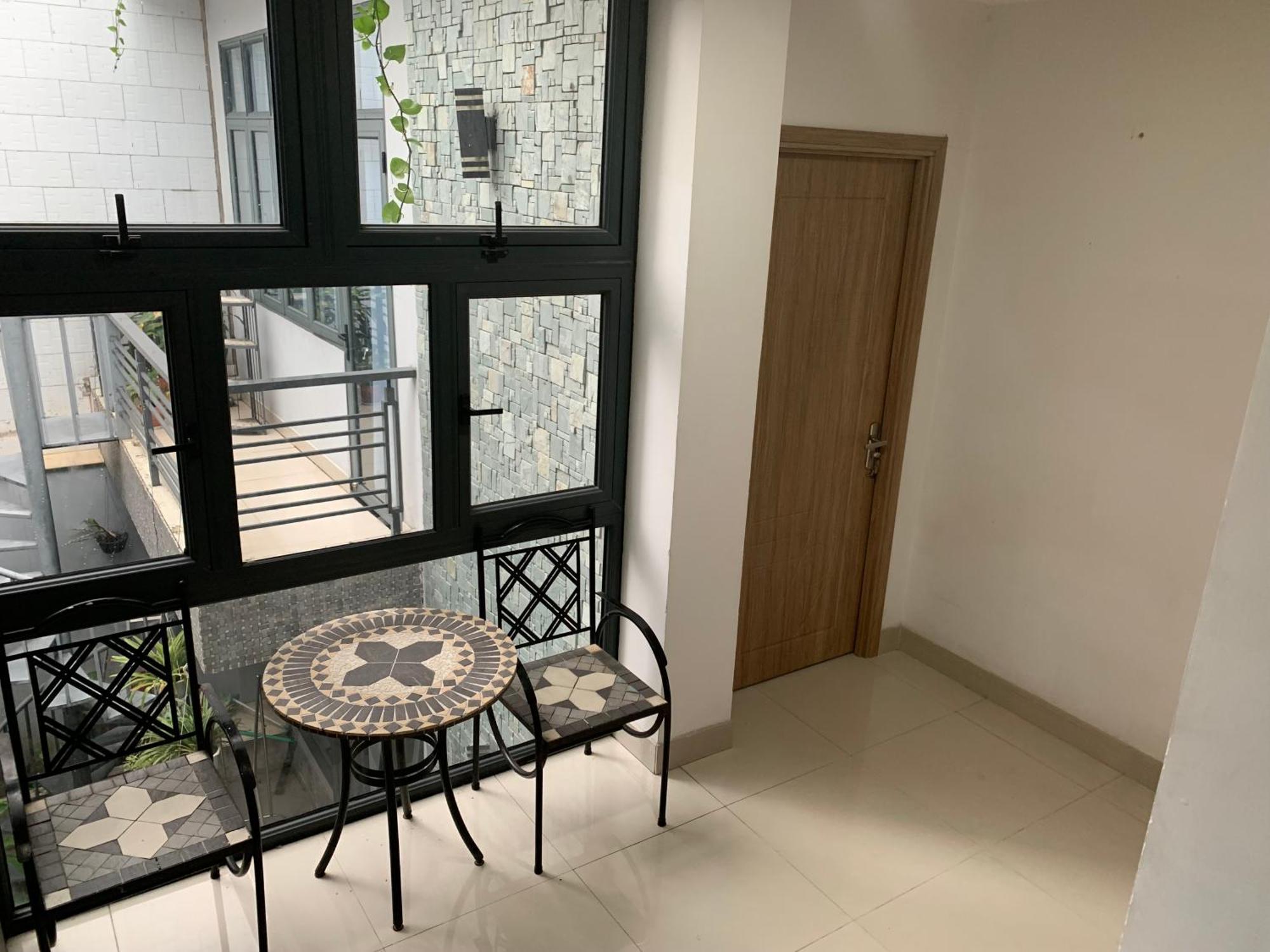 Bed & Breakfast Royal With Front Small Yard TP. Hồ Chí Minh